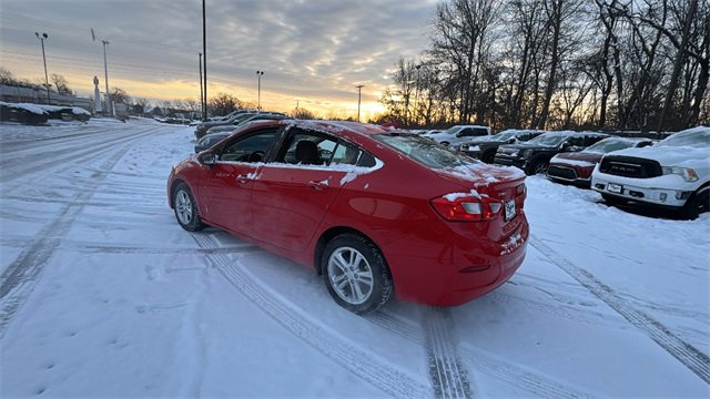 Used 2018 Chevrolet Cruze LT w/ Convenience Package image 9