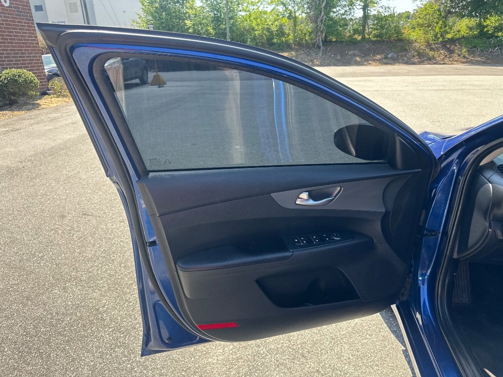Used 2021 Kia Forte LXS FWD image 9