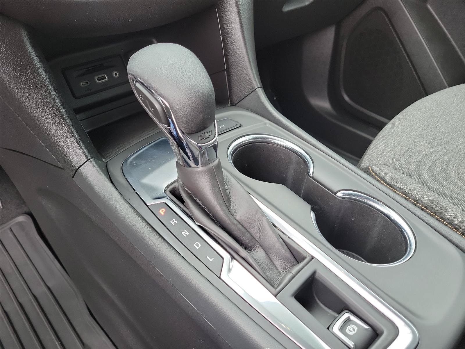 Used 2024 Chevrolet Equinox LT FWD image 32