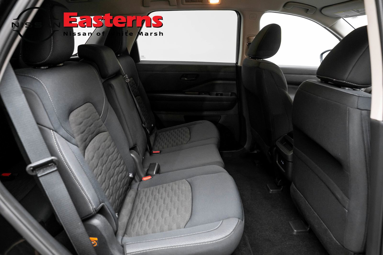 Used 2025 Nissan Pathfinder S image 29