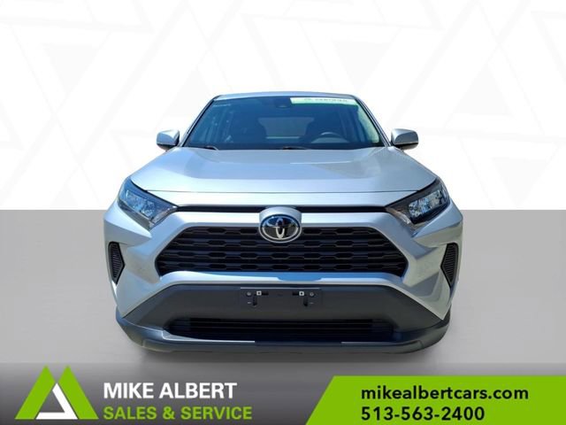 Used 2022 Toyota RAV4 LE FWD image 2