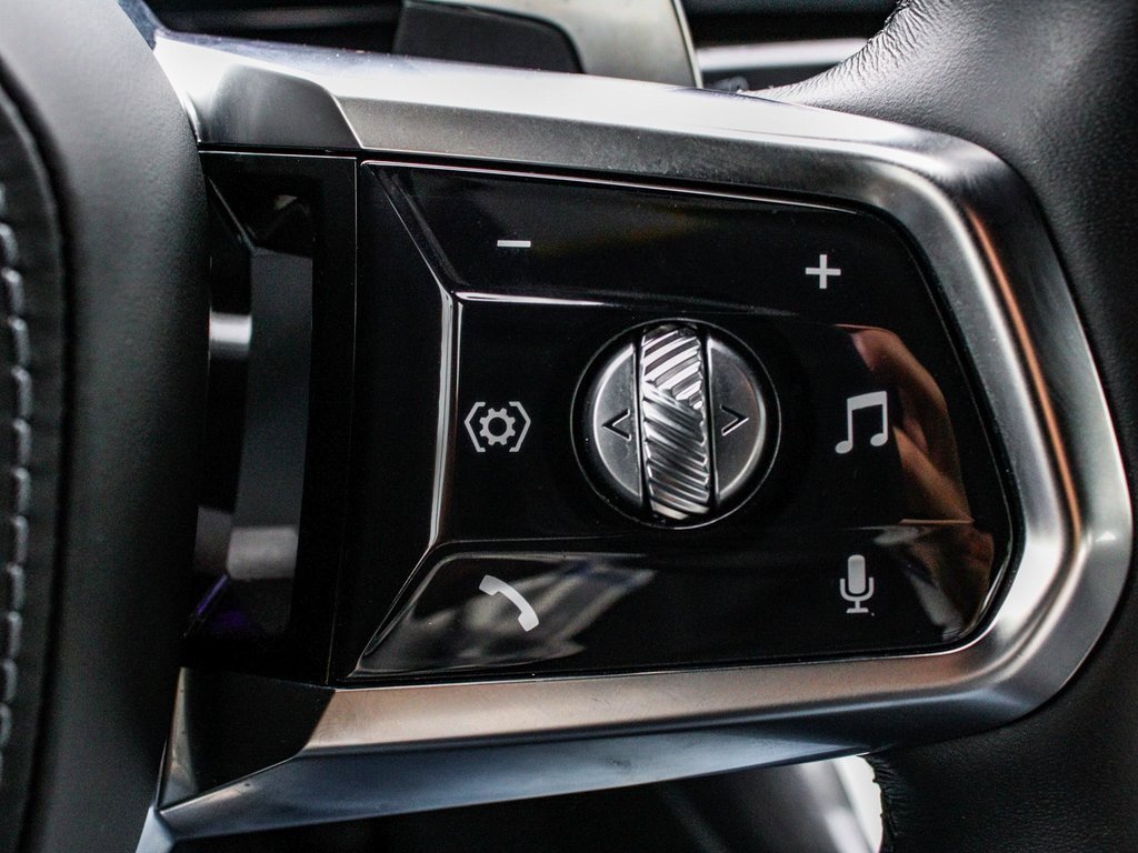 Used 2025 BMW 740i xDrive image 33