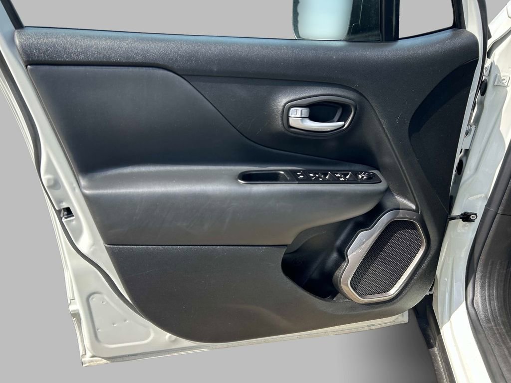 Certified 2023 Jeep Renegade Latitude w/ Premium Group image 18