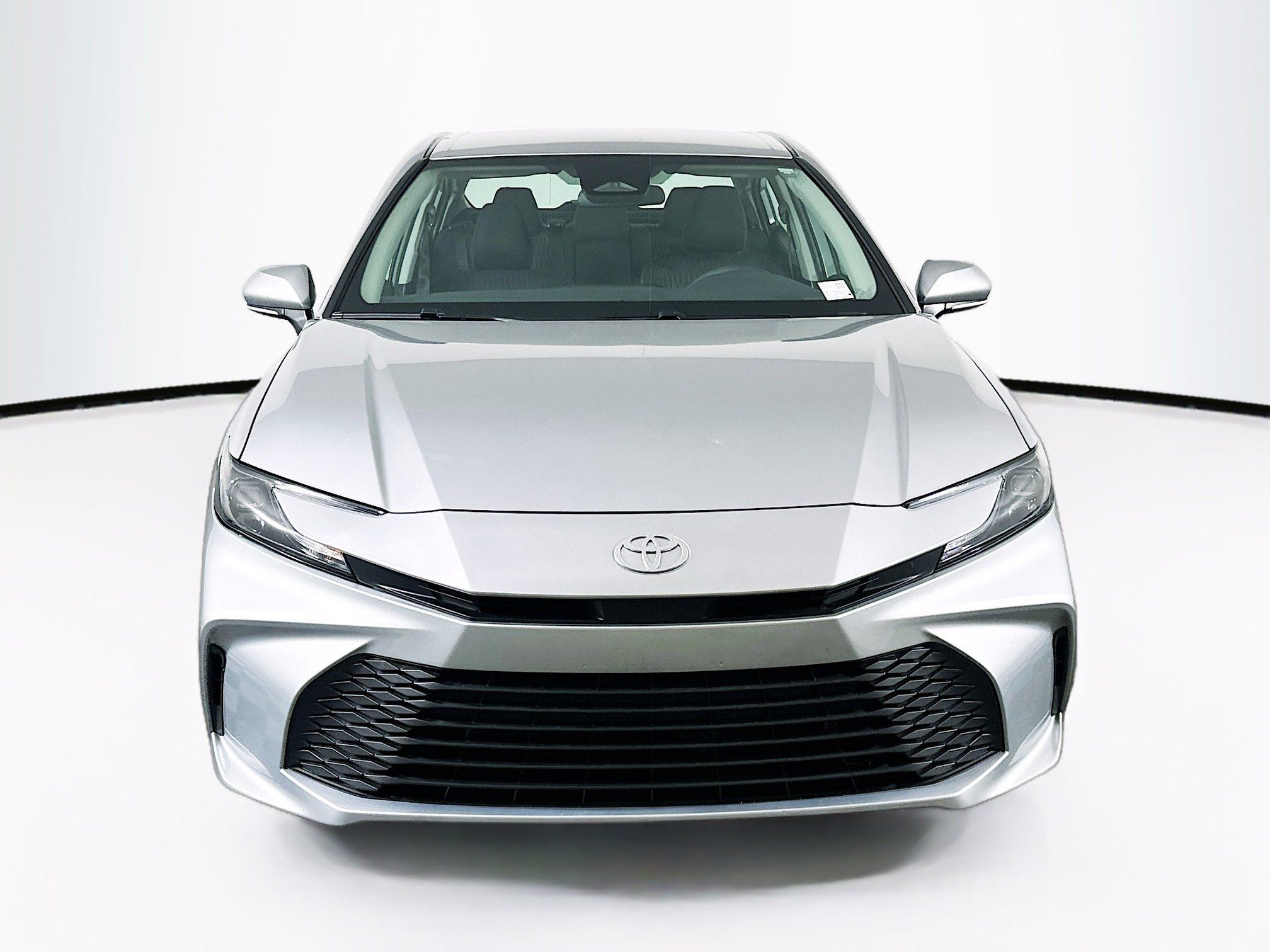Used 2025 Toyota Camry LE image 2