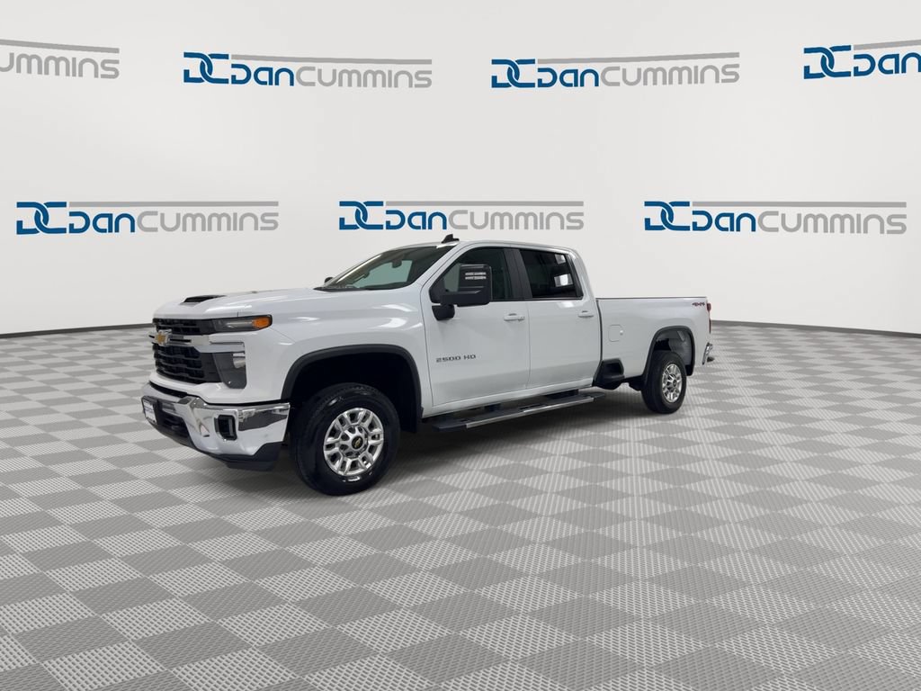 Used 2025 Chevrolet Silverado 2500 LT w/ Convenience Package AWD/4WD image 4