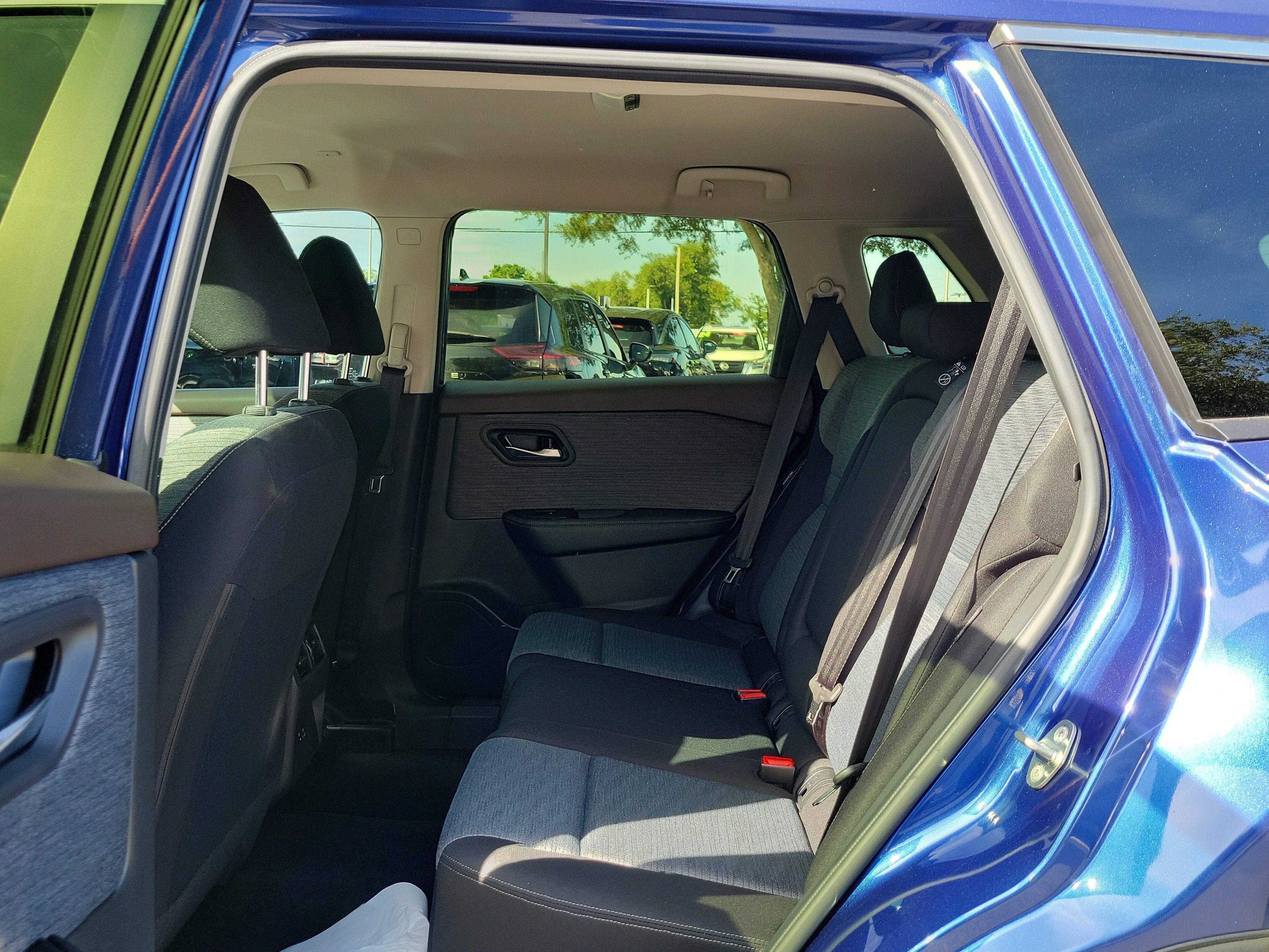 Used 2023 Nissan Rogue SV FWD image 11