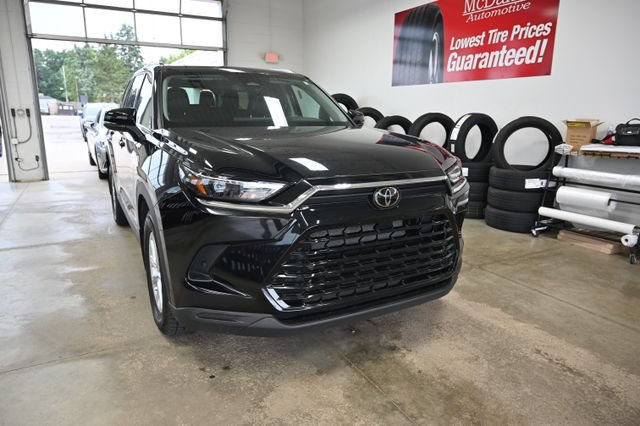 Used 2024 Toyota Grand Highlander AWD image 3