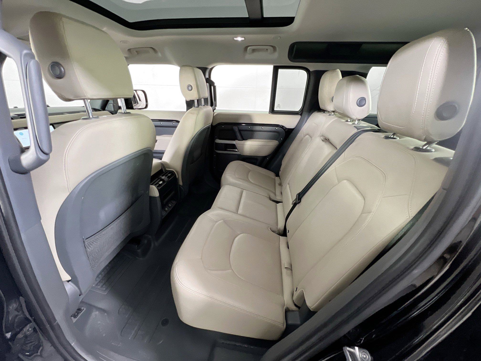 Used 2024 Land Rover Defender 110 S AWD/4WD image 23