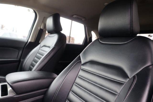 Used 2023 Ford Edge SEL image 16