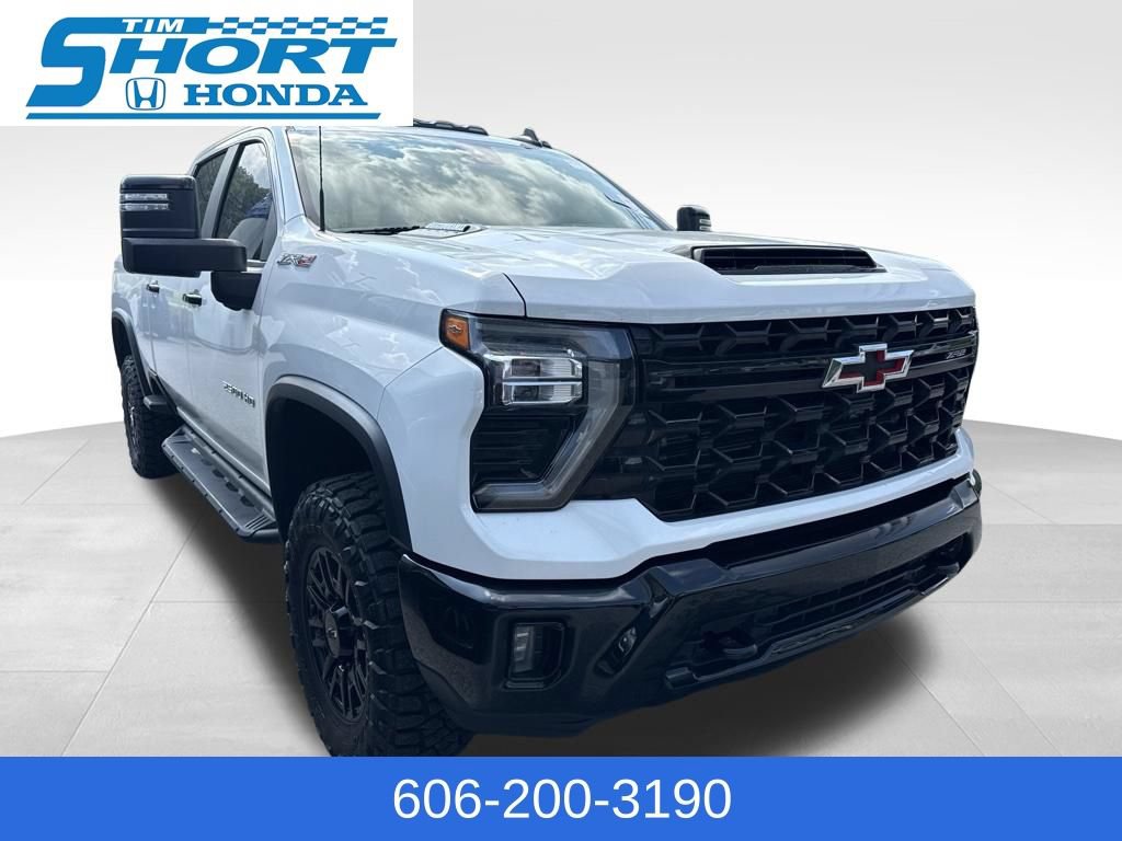 Used 2024 Chevrolet Silverado 2500 ZR2 AWD/4WD image 3