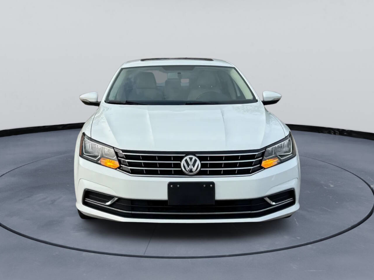 Used 2017 Volkswagen Passat 1.8T SE image 3