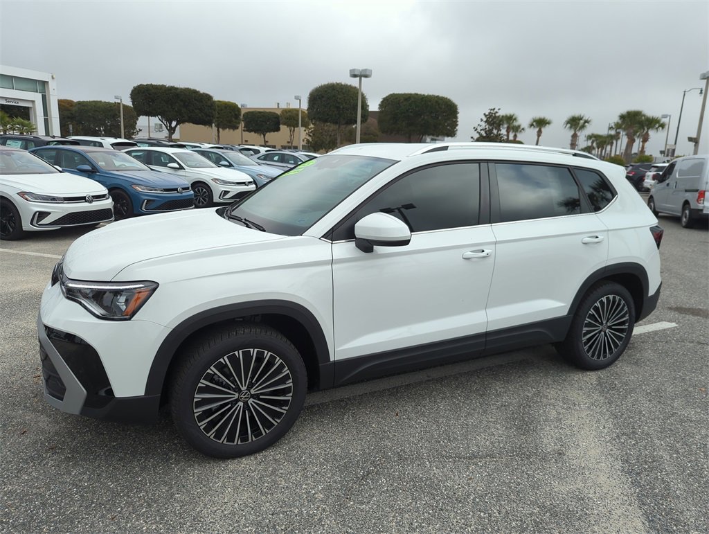 Used 2025 Volkswagen Taos SE image 13