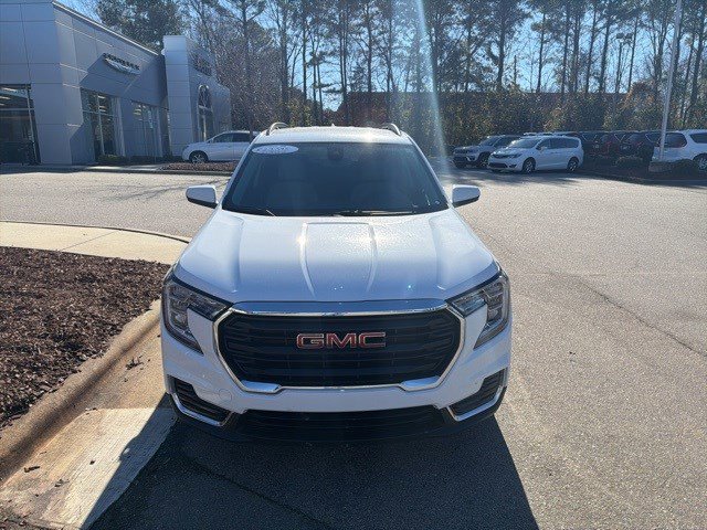 Used 2022 GMC Terrain SLE w/ Driver Convenience Package image 9