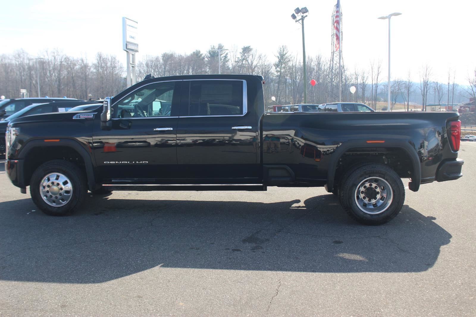 New 2026 GMC Sierra 3500 Denali w/ Denali Reserve Package AWD/4WD image 4