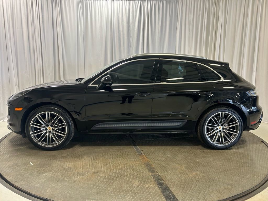 Certified 2023 Porsche Macan Turbo image 2