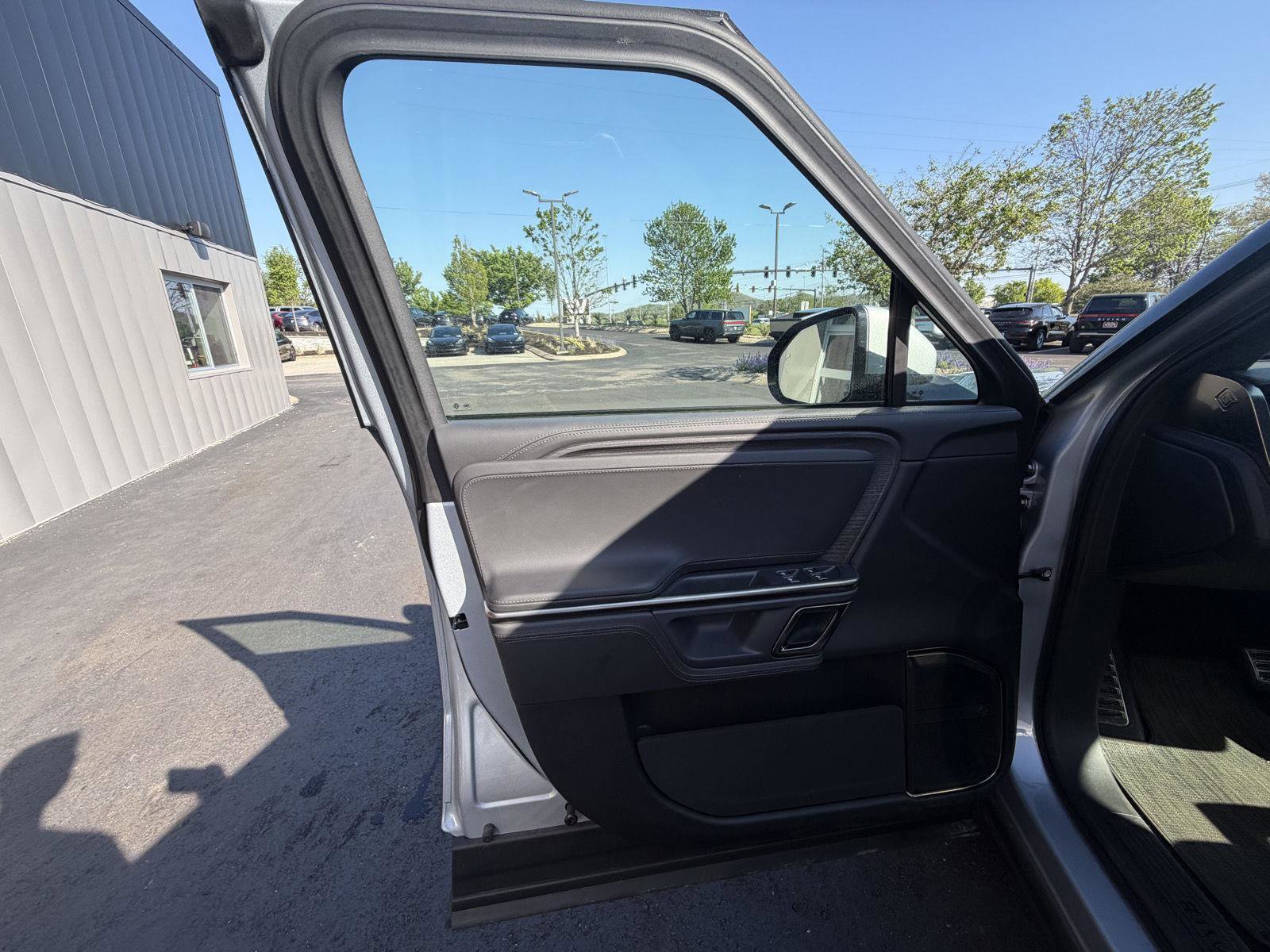 Used 2023 Rivian R1T Adventure image 12