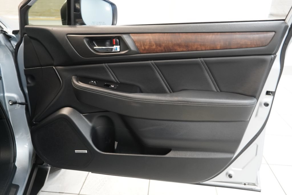 Used 2018 Subaru Outback 3.6R Limited AWD/4WD image 34