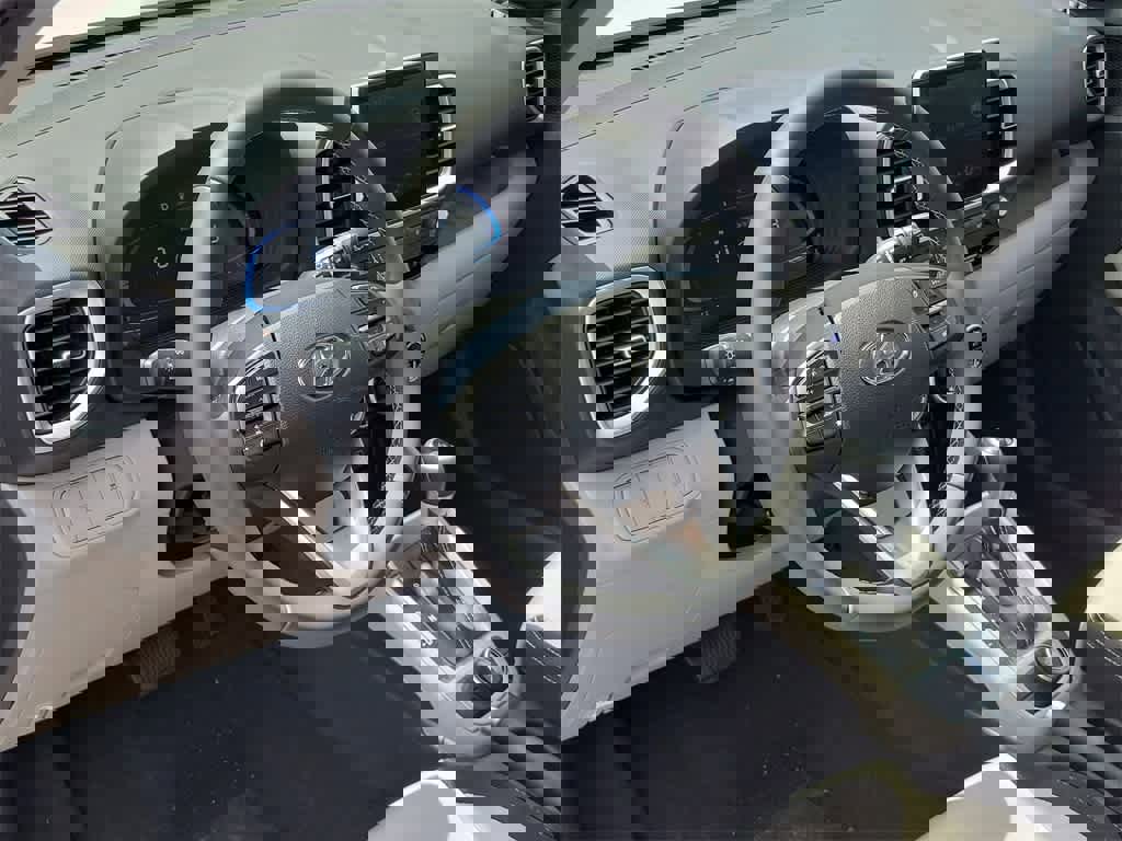 New 2025 Hyundai Venue SEL image 17