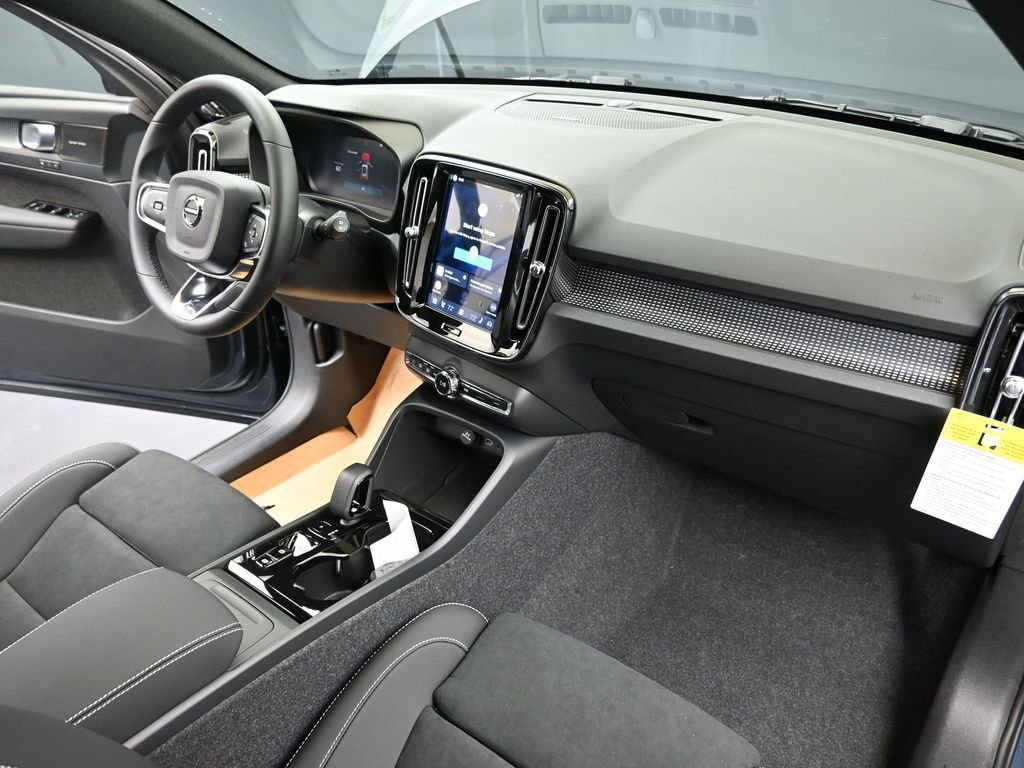 New 2026 Volvo XC40 B5 Ultra w/ Climate Package AWD/4WD image 12