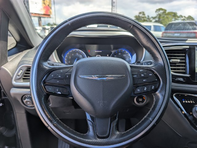 Used 2019 Chrysler Pacifica Limited w/ Advanced Safetytec Group FWD image 23