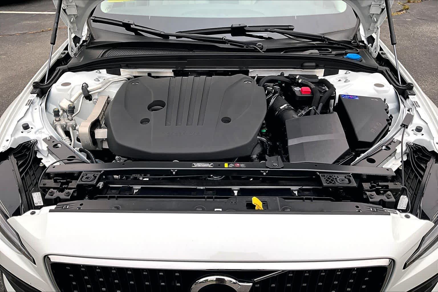 New 2026 Volvo V60 B5 Cross Country Plus w/ Climate Package AWD/4WD image 14