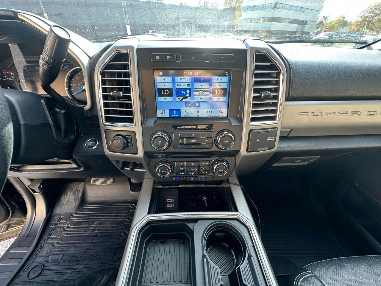 Used 2017 Ford F250 Lariat w/ Lariat Ultimate Package AWD/4WD image 17