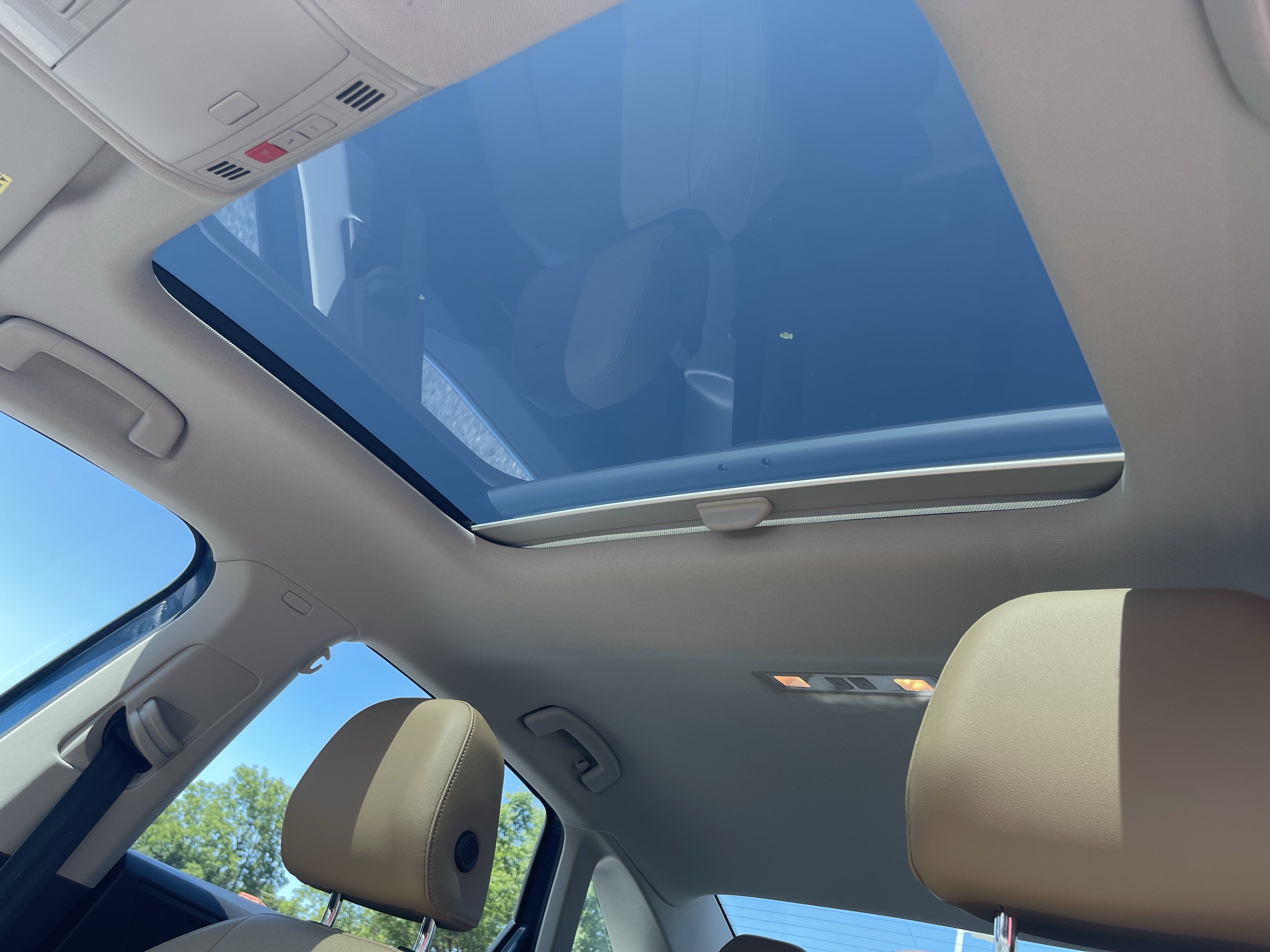 Used 2019 Volkswagen Jetta SEL w/ Cold Weather Package FWD image 9
