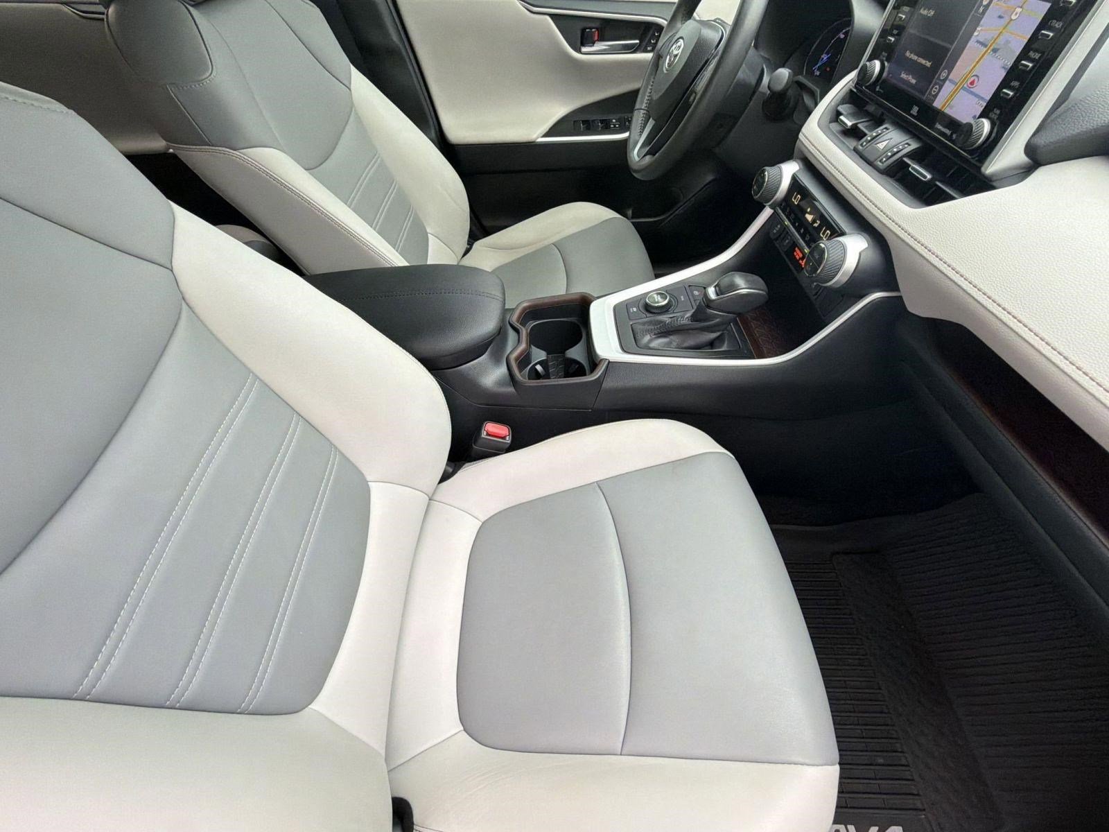 Used 2020 Toyota RAV4 Limited AWD/4WD image 35