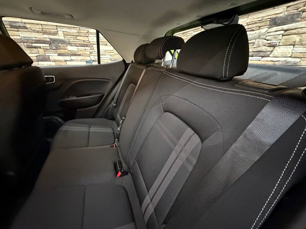 Used 2023 Hyundai Venue SEL FWD image 28