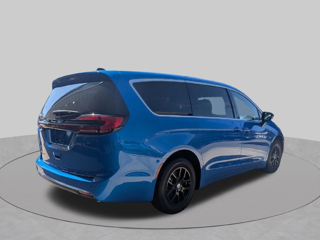 New 2027 Chrysler Pacifica Select FWD image 3