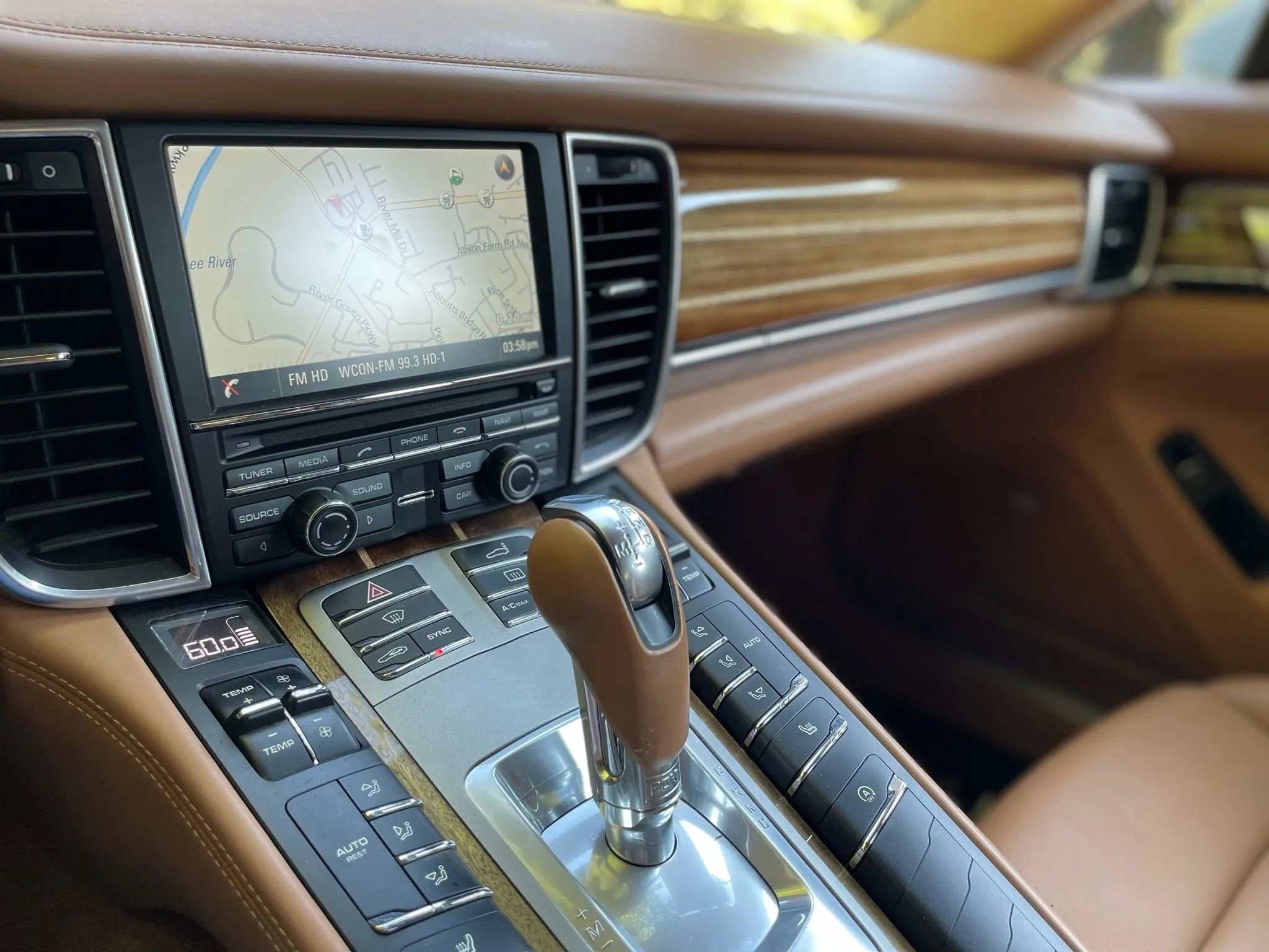 Used 2016 Porsche Panamera S image 17