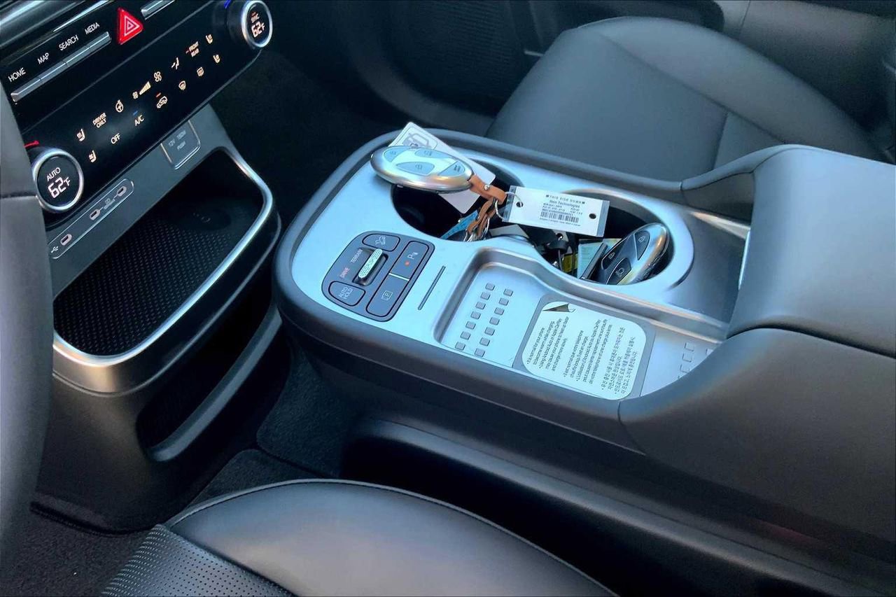 New 2026 Hyundai Ioniq 9 SEL image 8