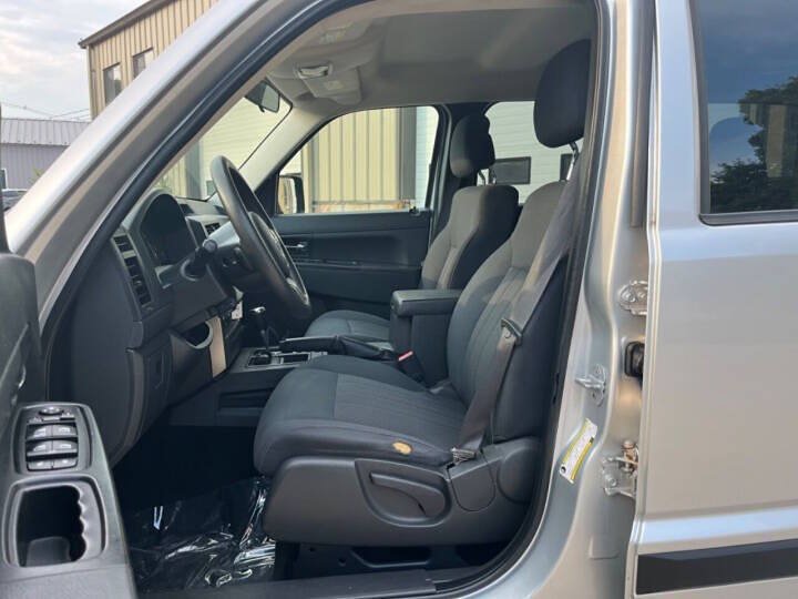 Used 2012 Jeep Liberty Sport AWD/4WD image 9