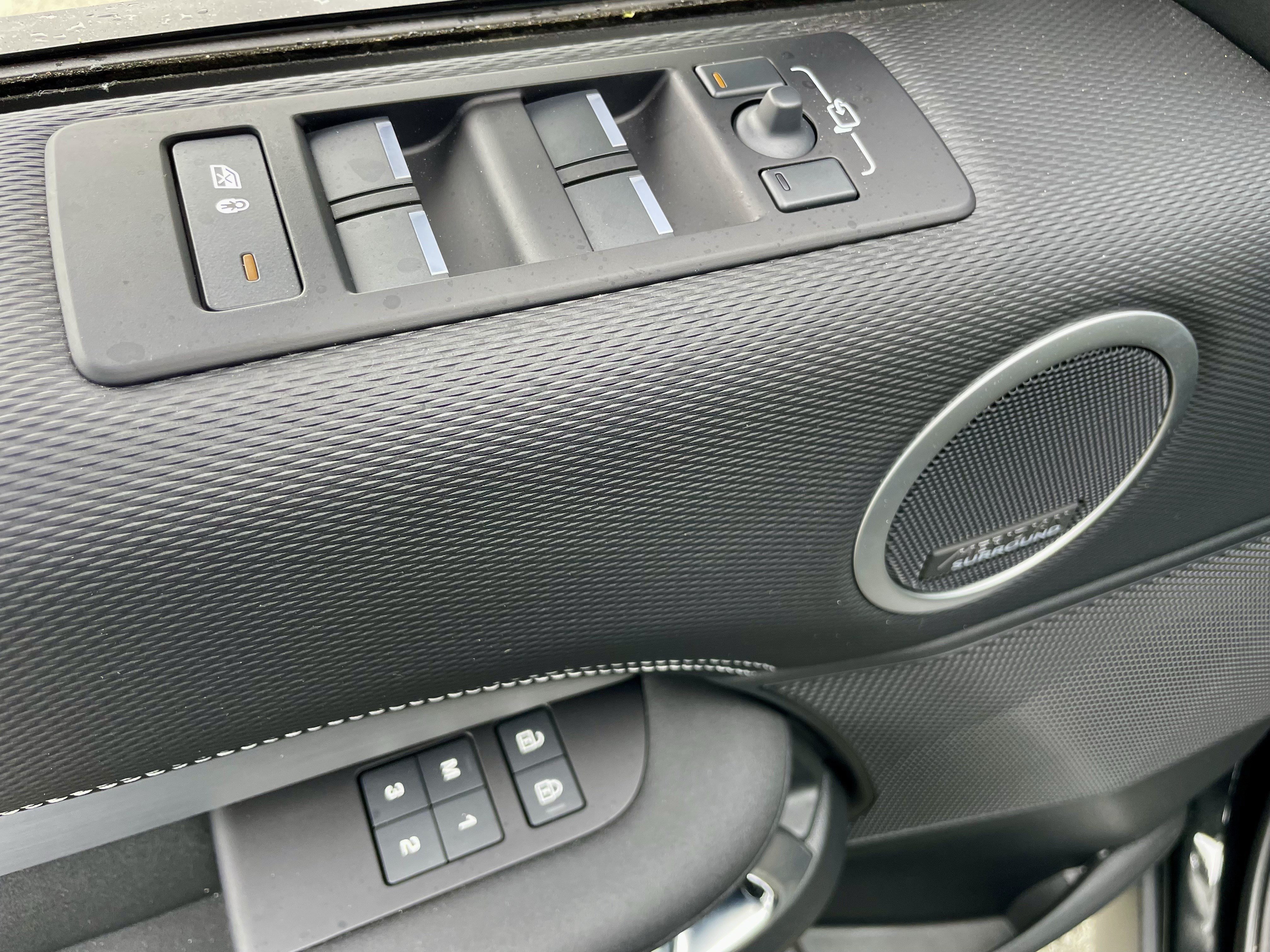 New 2026 Land Rover Discovery Limited Edition AWD/4WD image 11