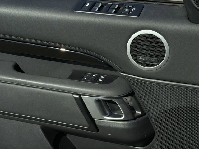Used 2024 Land Rover Discovery S AWD/4WD image 33