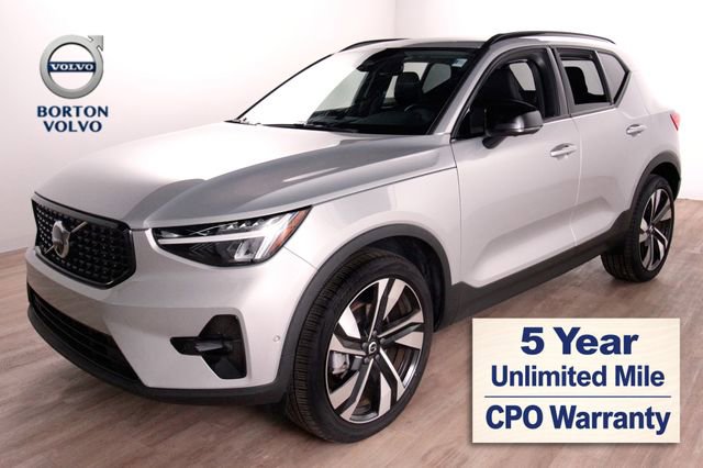 Certified 2025 Volvo XC40 B5 Core w/ Climate Package AWD/4WD image 1