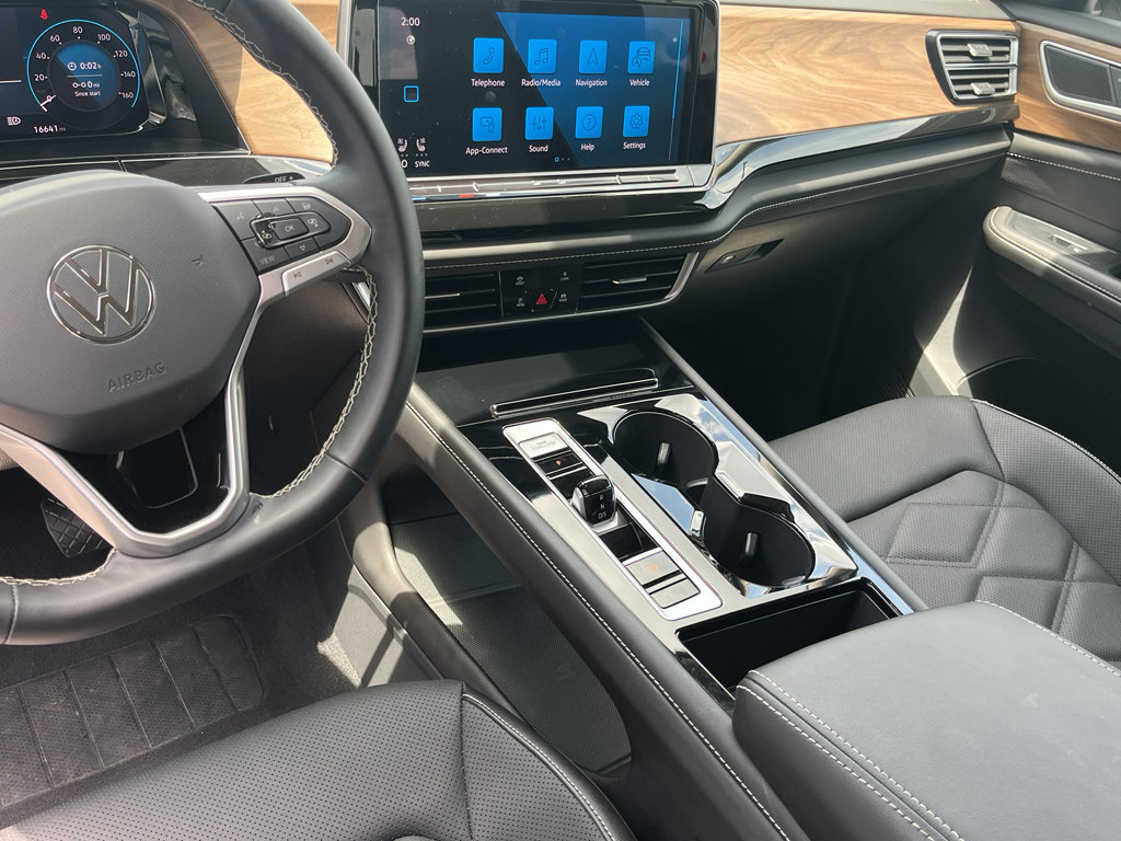 Used 2025 Volkswagen Atlas SE image 12