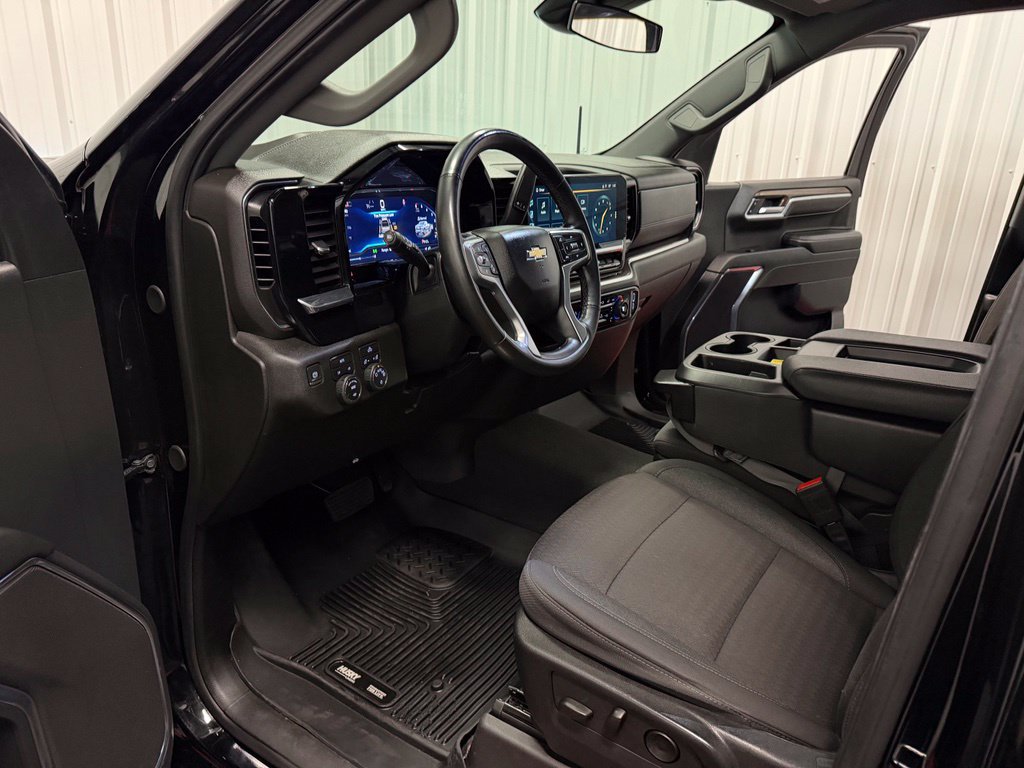 Used 2024 Chevrolet Silverado 1500 LT AWD/4WD image 40