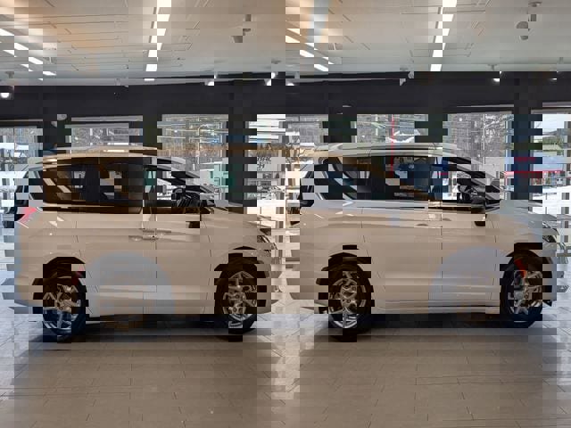 New 2026 Chrysler Voyager LX FWD image 4