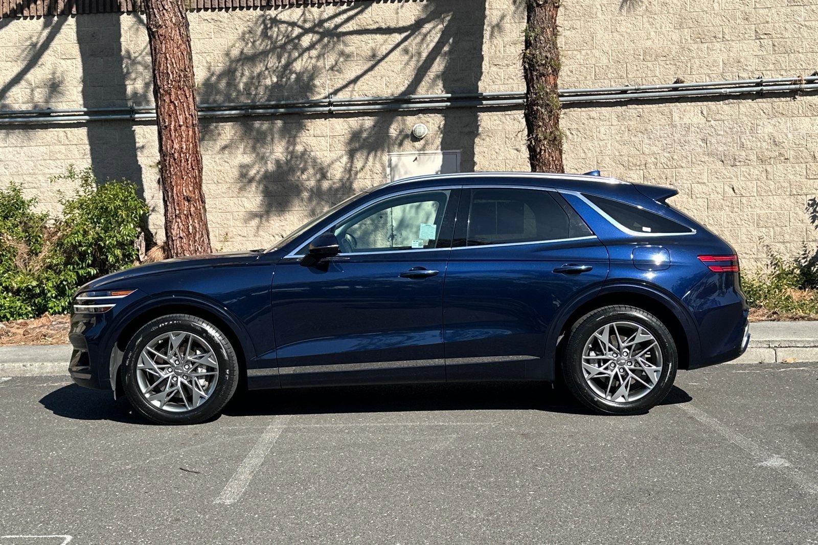 Used 2025 Genesis GV70 2.5T AWD/4WD image 6