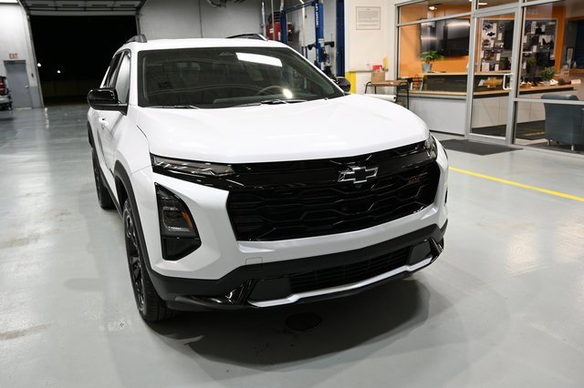 New 2026 Chevrolet Equinox RS w/ LPO, Floor Liner Package image 3