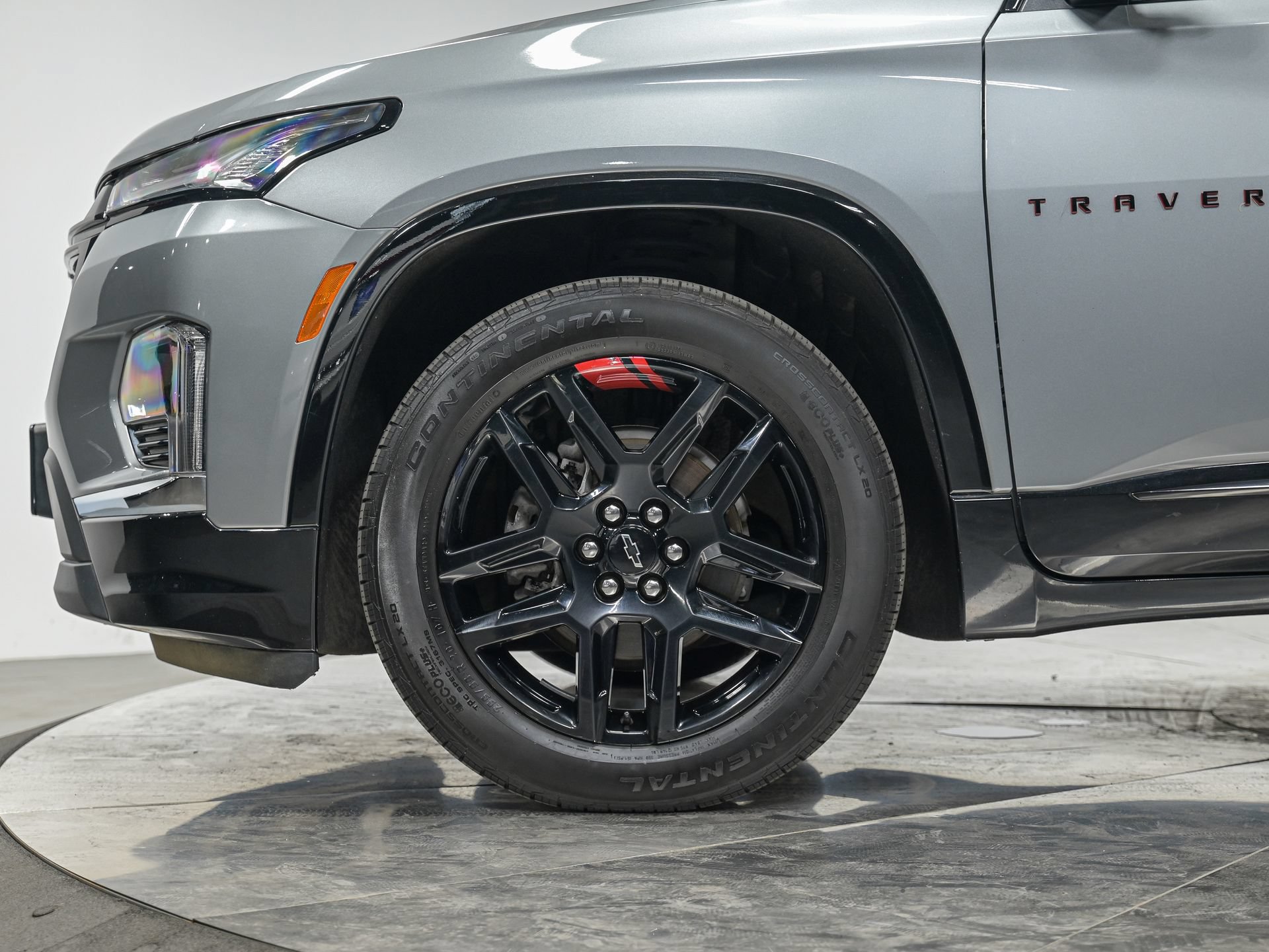 Used 2024 Chevrolet Traverse Premier w/ Redline Edition AWD/4WD image 3
