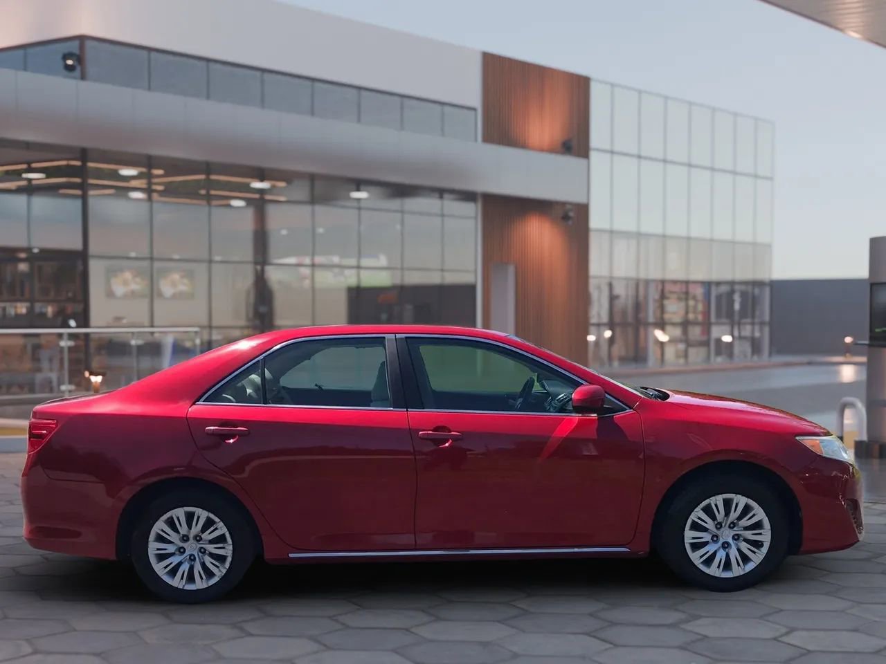 Used 2014 Toyota Camry LE FWD image 7