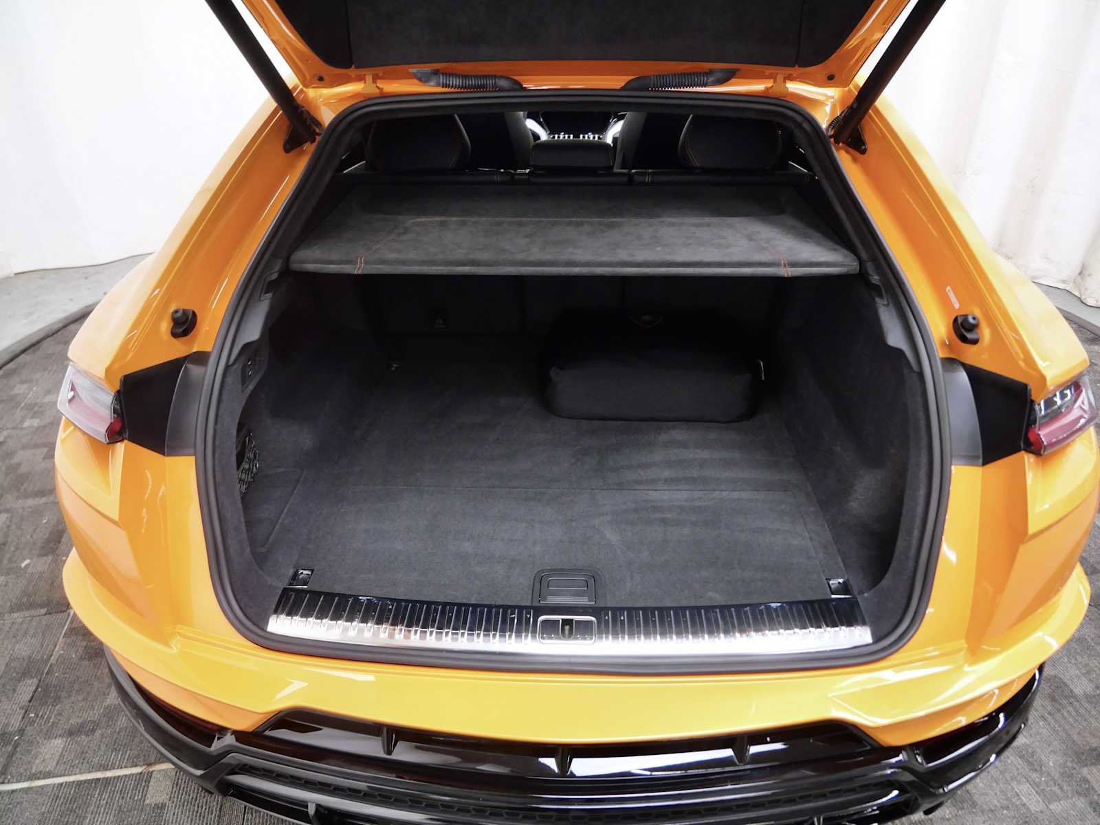 Used 2024 Lamborghini Urus S AWD/4WD image 16