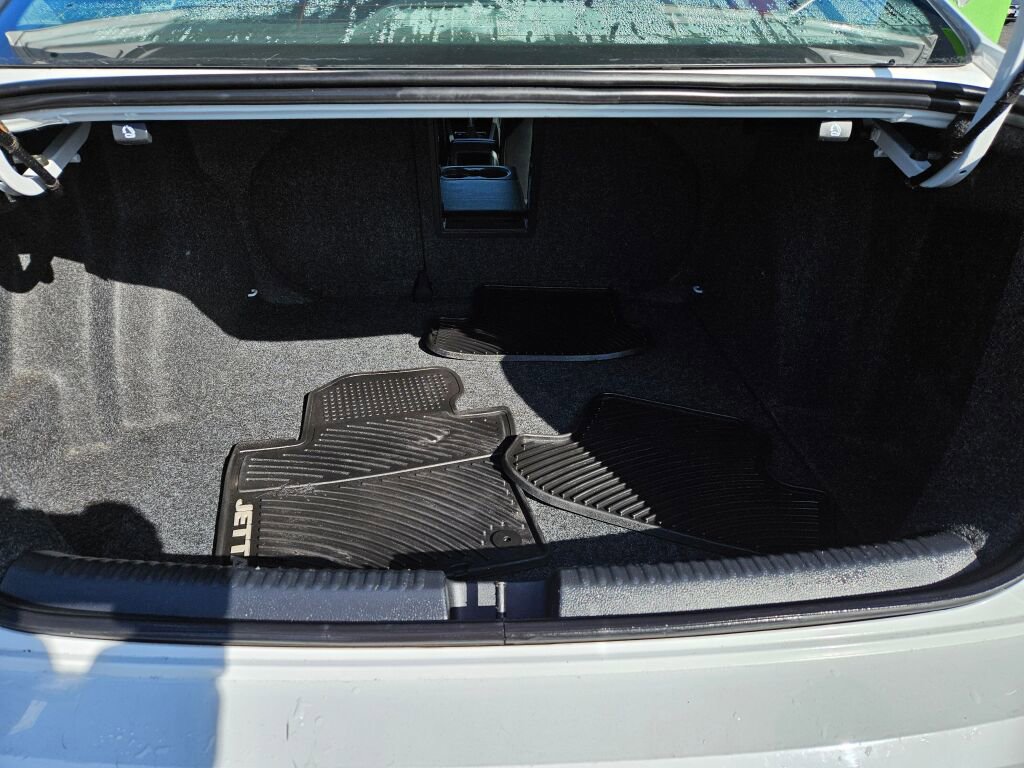 Used 2015 Volkswagen Jetta SE image 9