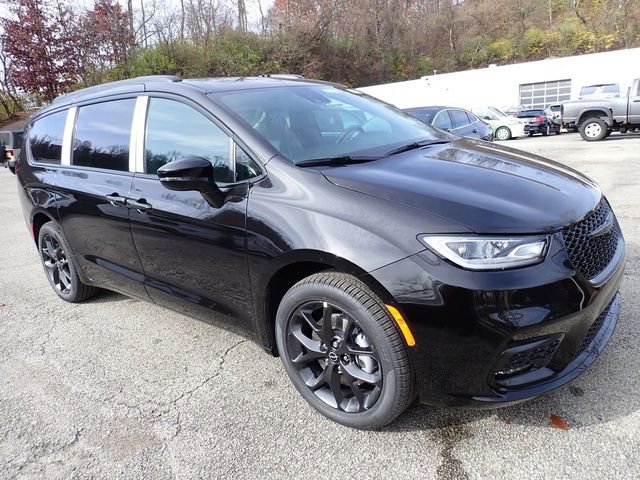 New 2026 Chrysler Pacifica Select w/ S Appearance Package image 9