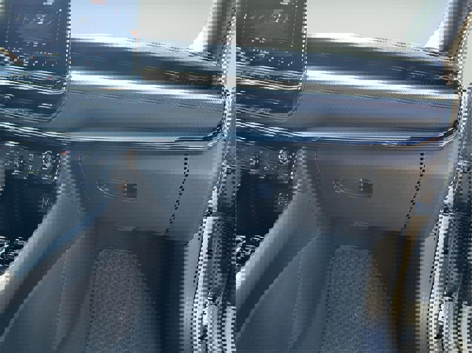 Used 2025 Jeep Compass Trailhawk image 44