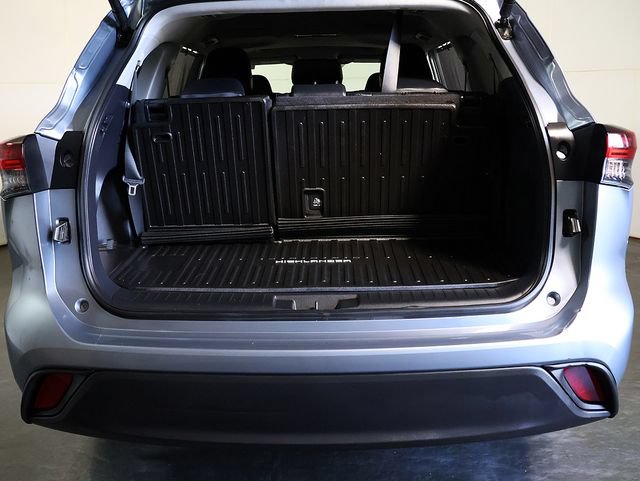 Used 2024 Toyota Highlander XLE AWD/4WD image 27