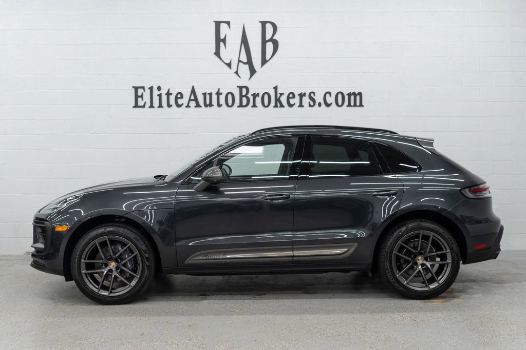 Used 2023 Porsche Macan Turbo image 2