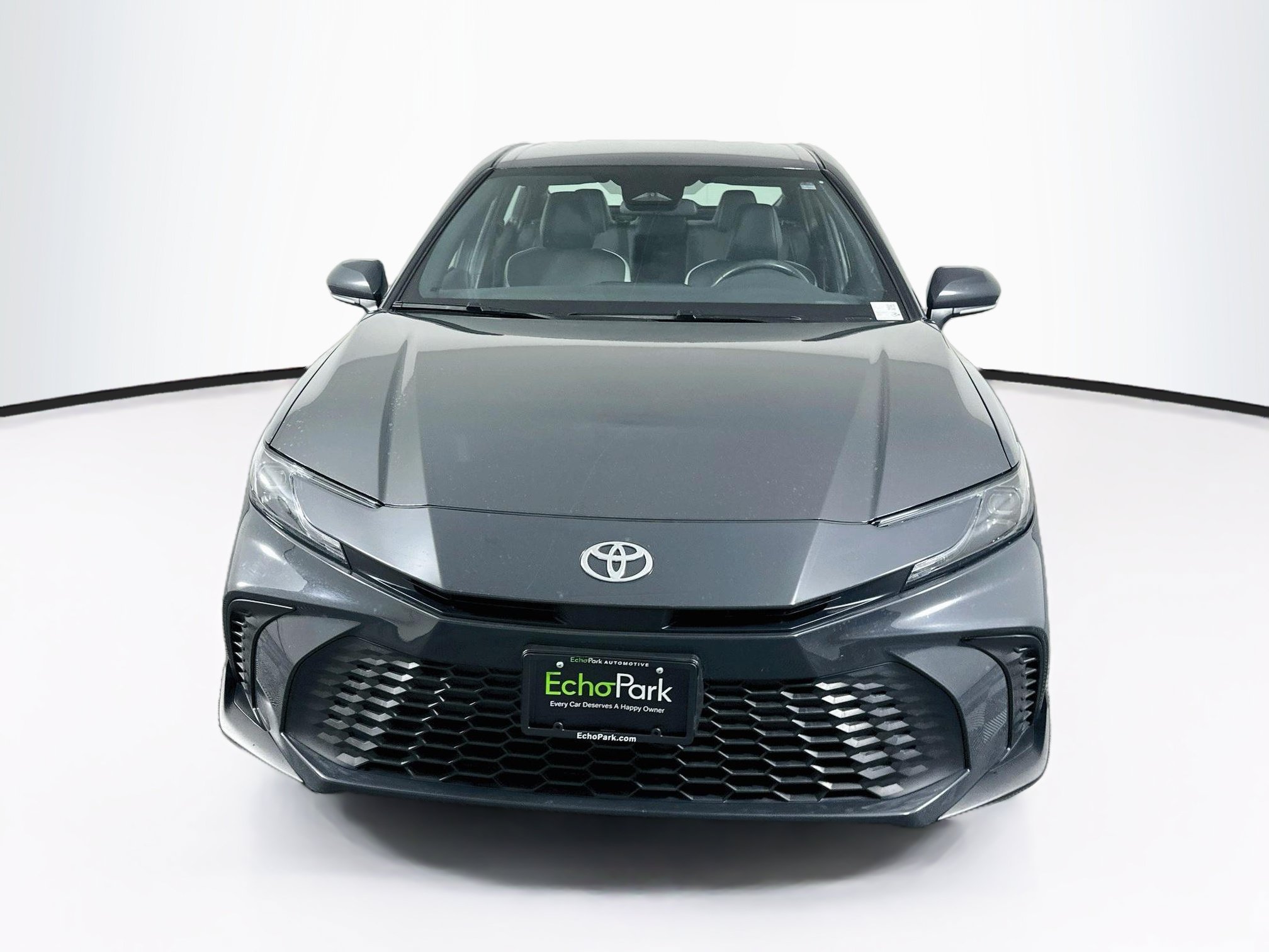 Used 2025 Toyota Camry SE FWD image 2